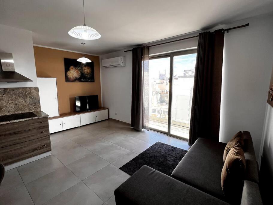 Mediterranea 2 Bedroom Smart Apartment セント・ポールズ・ベイ エクステリア 写真