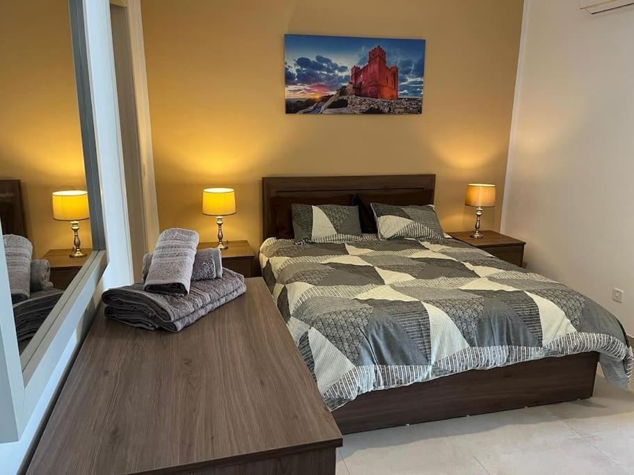 Mediterranea 2 Bedroom Smart Apartment セント・ポールズ・ベイ エクステリア 写真